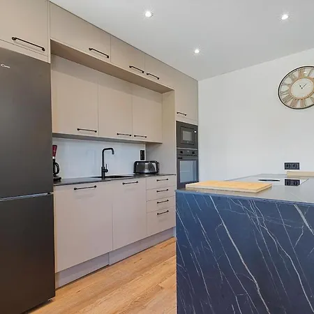 Stunning Penthouse Апартаменти *